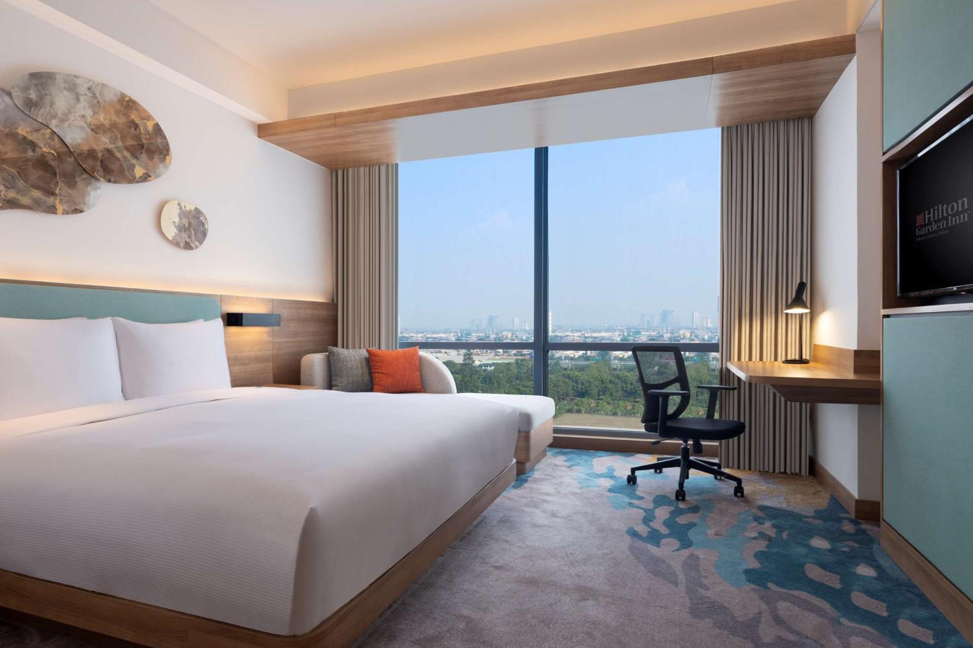 Hilton Garden Inn Jakarta Taman Palem Extérieur photo