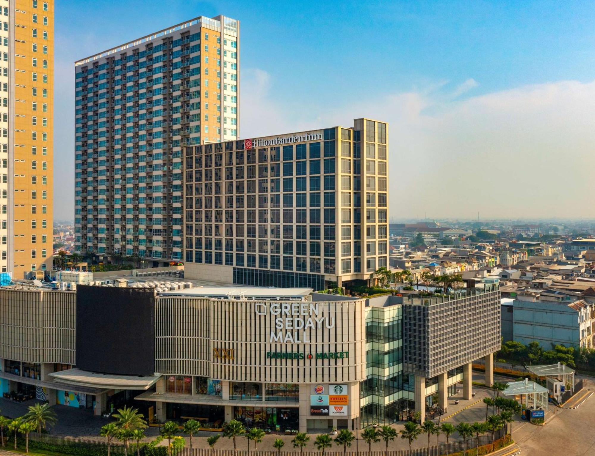 Hilton Garden Inn Jakarta Taman Palem Extérieur photo